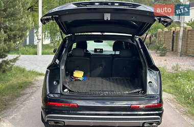 Внедорожник / Кроссовер Audi Q7 2016 в 