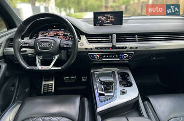Внедорожник / Кроссовер Audi Q7 2016 в 