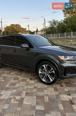 Внедорожник / Кроссовер Audi Q7 2021 в 