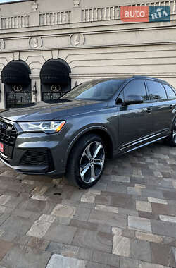 Внедорожник / Кроссовер Audi Q7 2021 в 