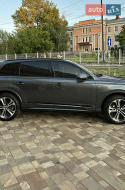 Внедорожник / Кроссовер Audi Q7 2021 в 