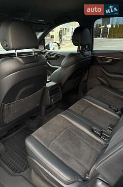 Внедорожник / Кроссовер Audi Q7 2020 в 