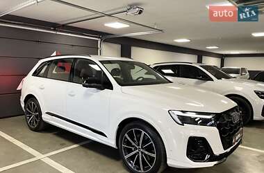 Позашляховик / Кросовер Audi Q7 2024 в 