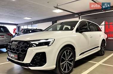 Позашляховик / Кросовер Audi Q7 2024 в 