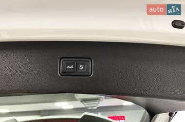 Позашляховик / Кросовер Audi Q7 2024 в 