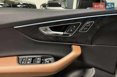 Позашляховик / Кросовер Audi Q7 2024 в 