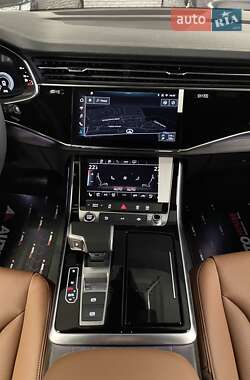 Позашляховик / Кросовер Audi Q7 2024 в 