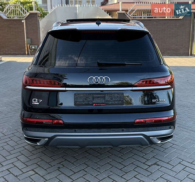 Позашляховик / Кросовер Audi Q7 2020 в Хусті