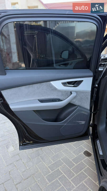 Позашляховик / Кросовер Audi Q7 2020 в Хусті