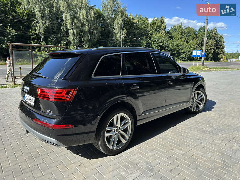 Внедорожник / Кроссовер Audi Q7 2017 в Луцке