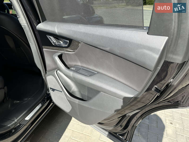 Внедорожник / Кроссовер Audi Q7 2017 в Луцке