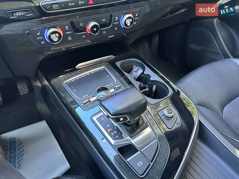 Внедорожник / Кроссовер Audi Q7 2017 в Луцке
