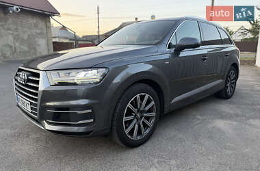 Внедорожник / Кроссовер Audi Q7 2016 в 