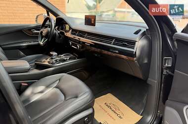 Внедорожник / Кроссовер Audi Q7 2017 в 