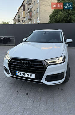 Позашляховик / Кросовер Audi Q7 2017 в 