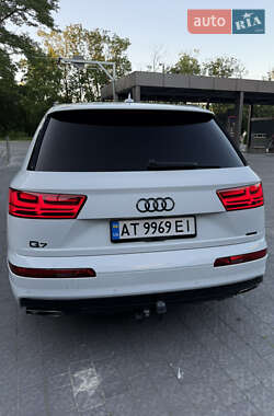 Позашляховик / Кросовер Audi Q7 2017 в 