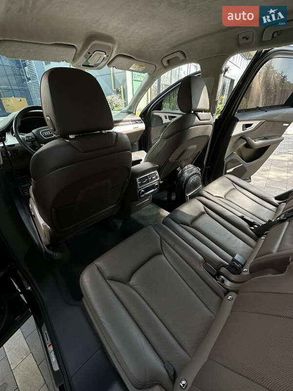 Позашляховик / Кросовер Audi Q7 2016 в Києві