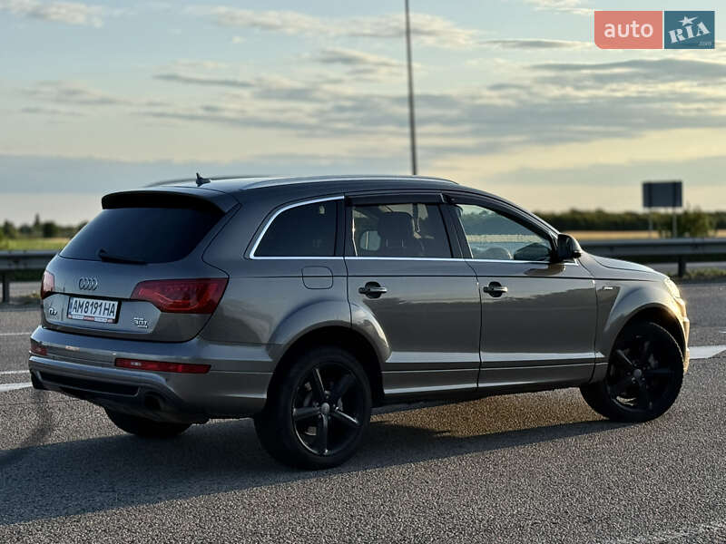 Внедорожник / Кроссовер Audi Q7 2013 в Сумах