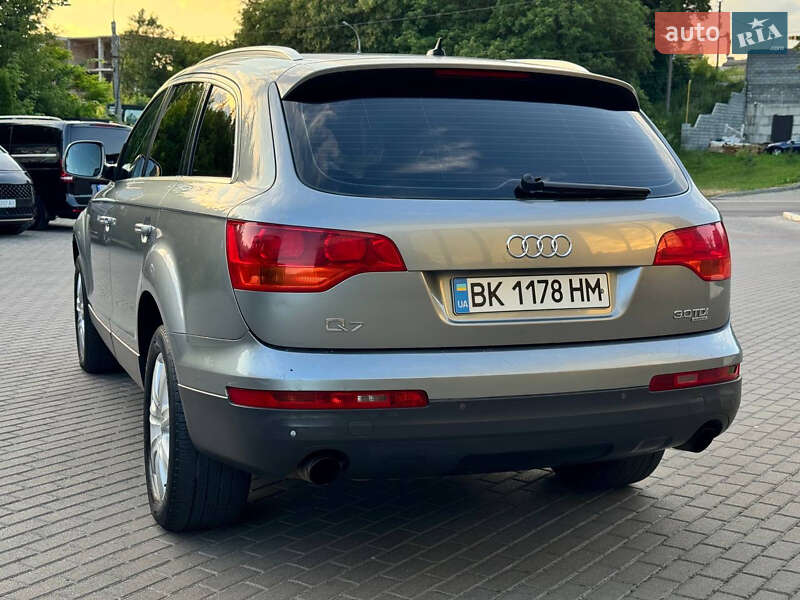 Позашляховик / Кросовер Audi Q7 2006 в Рівному