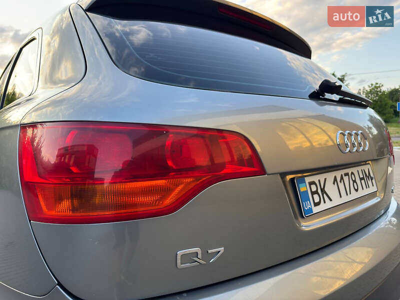 Позашляховик / Кросовер Audi Q7 2006 в Рівному