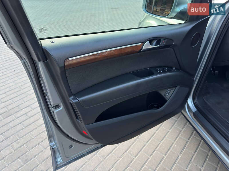 Позашляховик / Кросовер Audi Q7 2006 в Рівному