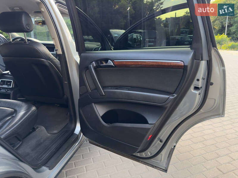 Позашляховик / Кросовер Audi Q7 2006 в Рівному