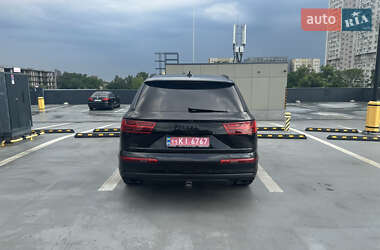 Внедорожник / Кроссовер Audi Q7 2016 в 