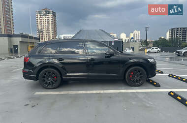 Внедорожник / Кроссовер Audi Q7 2016 в 