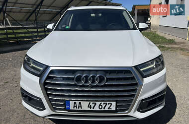 Позашляховик / Кросовер Audi Q7 2015 в 