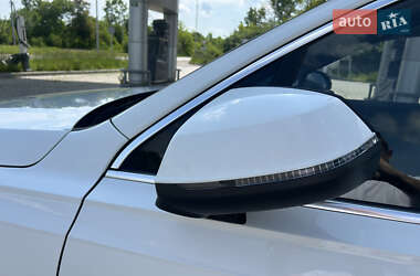 Позашляховик / Кросовер Audi Q7 2015 в 