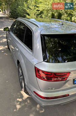 Внедорожник / Кроссовер Audi Q7 2016 в 