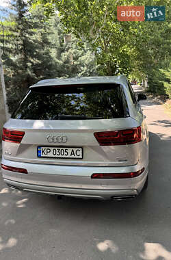 Внедорожник / Кроссовер Audi Q7 2016 в 