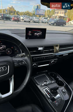 Внедорожник / Кроссовер Audi Q7 2016 в 