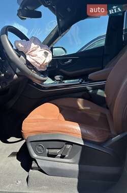 Внедорожник / Кроссовер Audi Q7 2021 в 