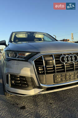 Внедорожник / Кроссовер Audi Q7 2022 в 
