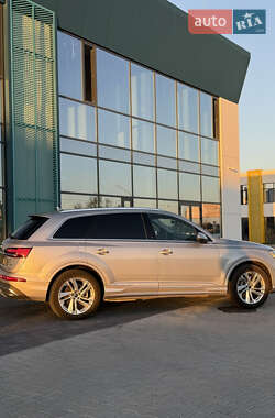 Внедорожник / Кроссовер Audi Q7 2022 в 