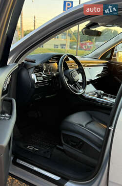 Внедорожник / Кроссовер Audi Q7 2022 в 