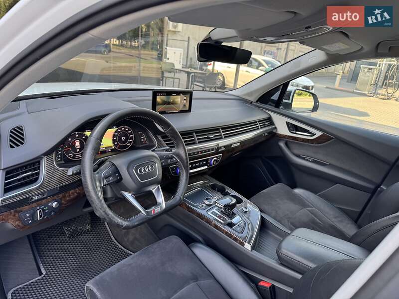 Внедорожник / Кроссовер Audi Q7 2016 в Киеве