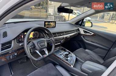 Внедорожник / Кроссовер Audi Q7 2016 в 