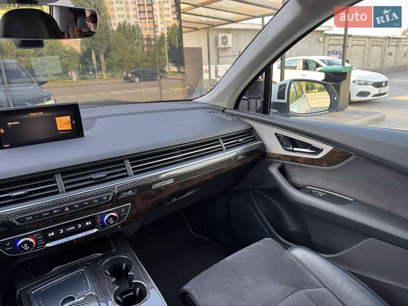 Внедорожник / Кроссовер Audi Q7 2016 в Киеве