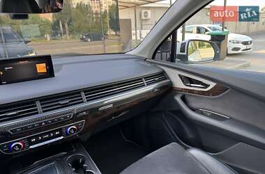 Внедорожник / Кроссовер Audi Q7 2016 в 