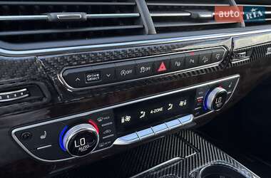 Внедорожник / Кроссовер Audi Q7 2016 в 