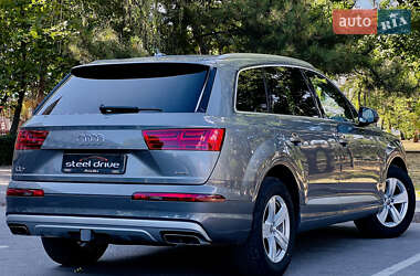 Внедорожник / Кроссовер Audi Q7 2017 в 