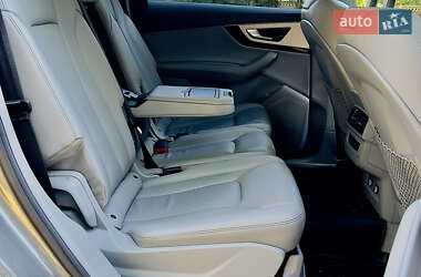 Внедорожник / Кроссовер Audi Q7 2017 в 