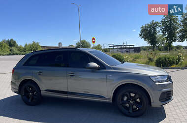 Внедорожник / Кроссовер Audi Q7 2018 в 