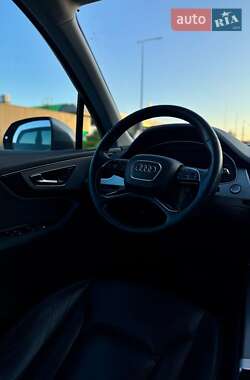 Внедорожник / Кроссовер Audi Q7 2016 в 