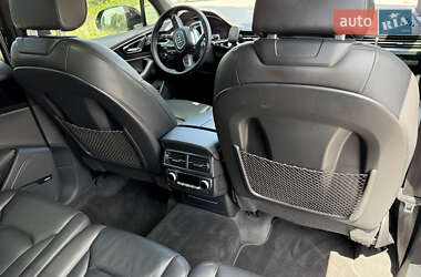 Внедорожник / Кроссовер Audi Q7 2016 в 