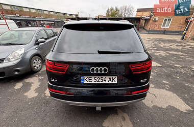 Внедорожник / Кроссовер Audi Q7 2017 в 