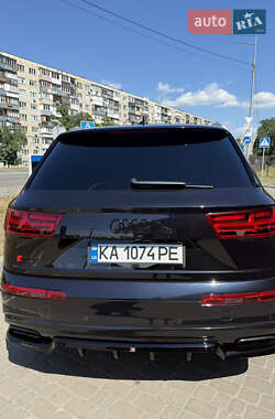 Позашляховик / Кросовер Audi Q7 2018 в 