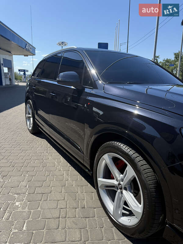 Внедорожник / Кроссовер Audi Q7 2018 в Киеве